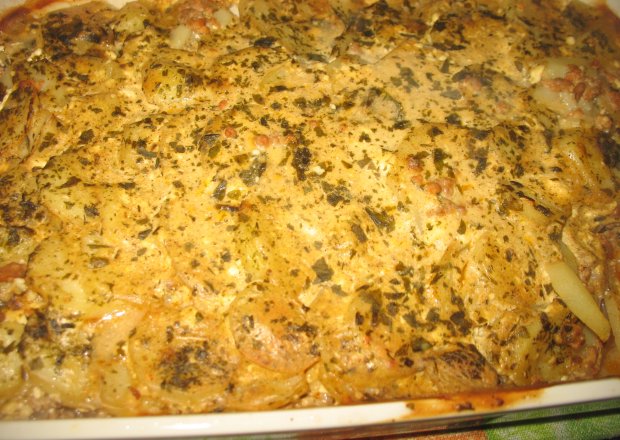 Fotografia przedstawiająca Zapiekanka z mięsa mielonego i ziemniaków