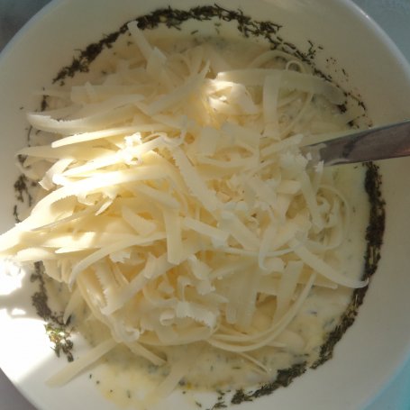 Krok 4 - Zapiekanka z polędwiczkami, bakłażanem i sosem serowym :) foto