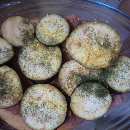 Krok 6 - Zapiekanka z polędwiczkami, bakłażanem i sosem serowym :) foto