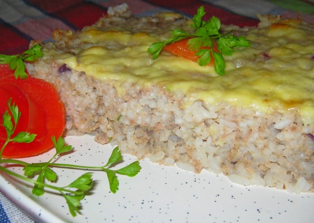 Fotografia przedstawiająca Zapiekanka z ryżu i mięsa mielonego