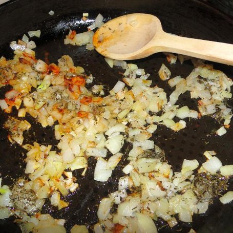 Krok 1 - Zapiekanka z warzyw, w sosie cebulowym, pod kołderką foto