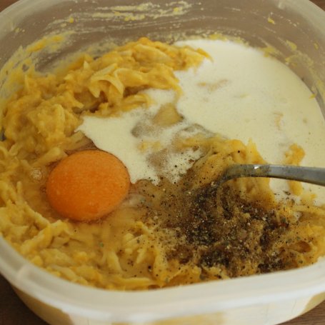 Krok 5 - Zapiekanka z wołowiną pod kukurydzianą pierzynką foto