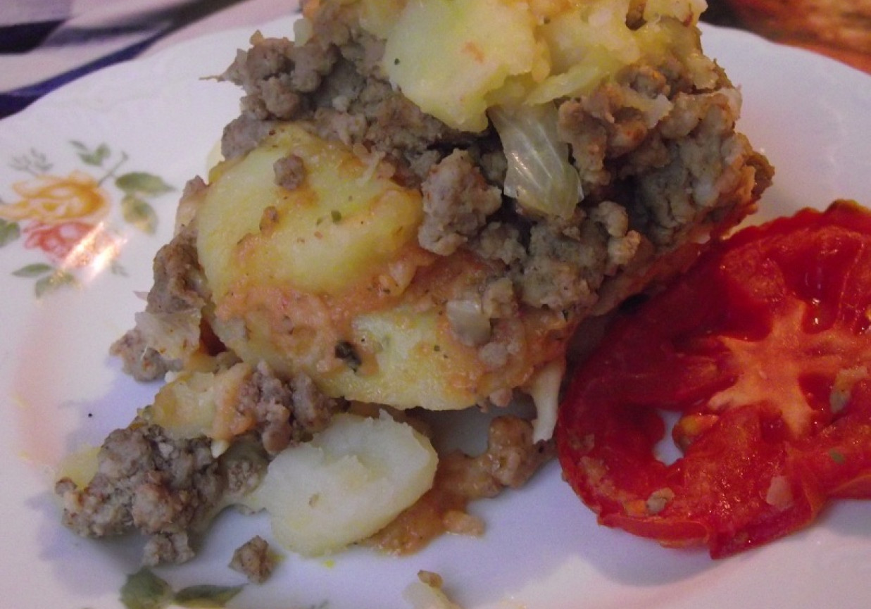 Zapiekanka z ziemniakami i mięsem foto