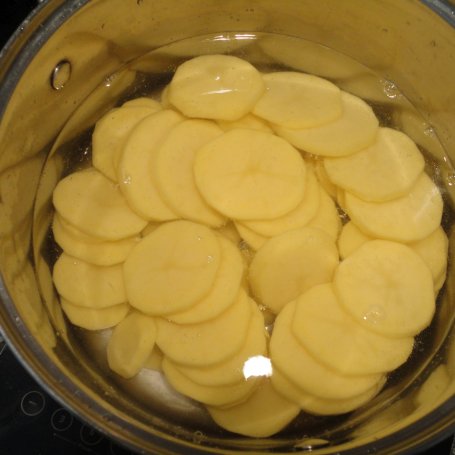 Krok 2 - Zapiekanka z ziemniakami i mięsem foto