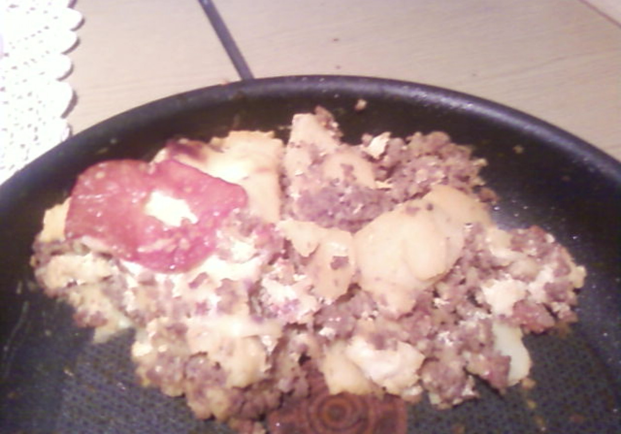 Zapiekanka z ziemniaków i mięsa mielonego. foto