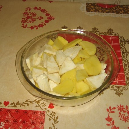 Krok 2 - Zapiekanka z ziemniaków i selera foto