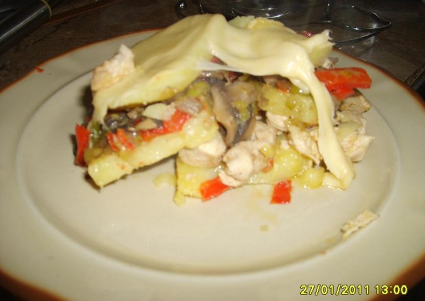 Fotografia przedstawiająca Zapiekanka ziemniaczana z kurczakiem