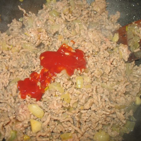 Krok 3 - Zapiekanka ziemniaczana z mięsem mielonym i kapustą kiszoną foto