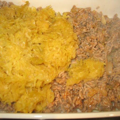 Krok 5 - Zapiekanka ziemniaczana z mięsem mielonym i kapustą kiszoną foto