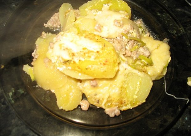 Fotografia przedstawiająca Zapiekanka ziemniaczana z mięsem mielonym