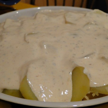 Krok 6 - Zapiekanka ziemniaczana z wędzonym dorszem, brokułem i sosem śmietanowym foto