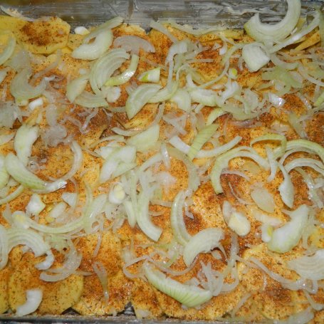 Krok 2 - Zapiekanka ziemniaczano-warzywna z pałkami z kurczaka foto