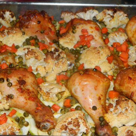 Krok 9 - Zapiekanka ziemniaczano-warzywna z pałkami z kurczaka foto