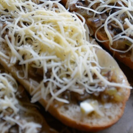 Krok 2 - Zapiekanki caprese z pieczarkami foto
