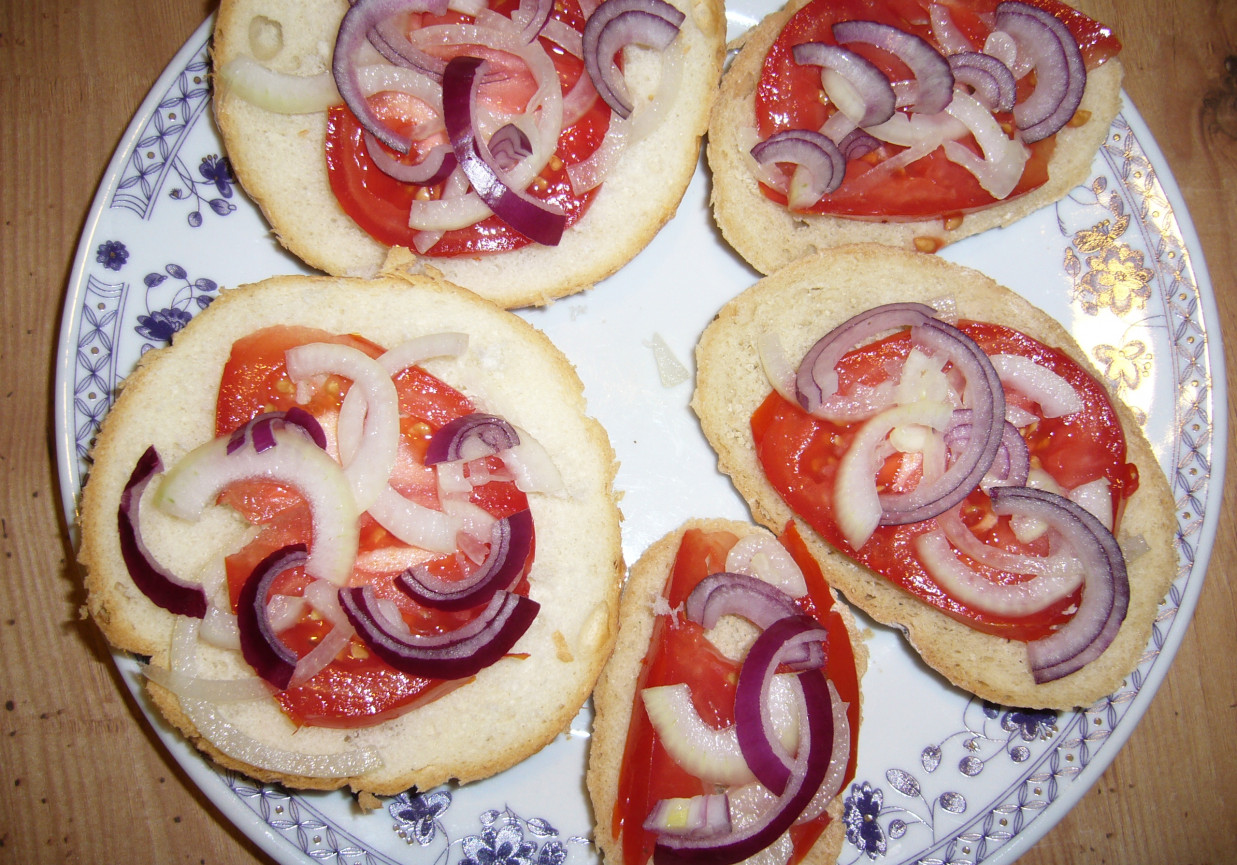 Zapiekanki cebulowo- pomidorowe foto