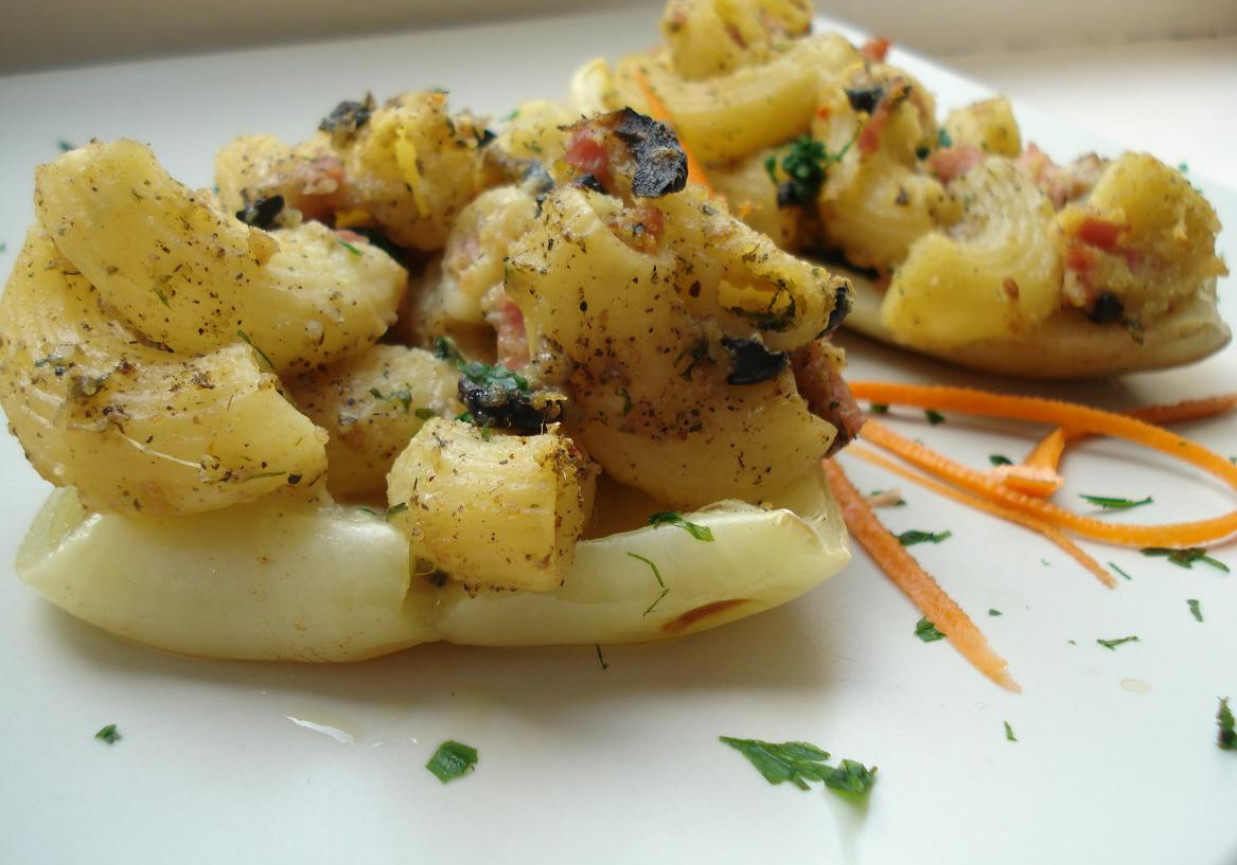 Zapiekanki makaronowe w papryce foto