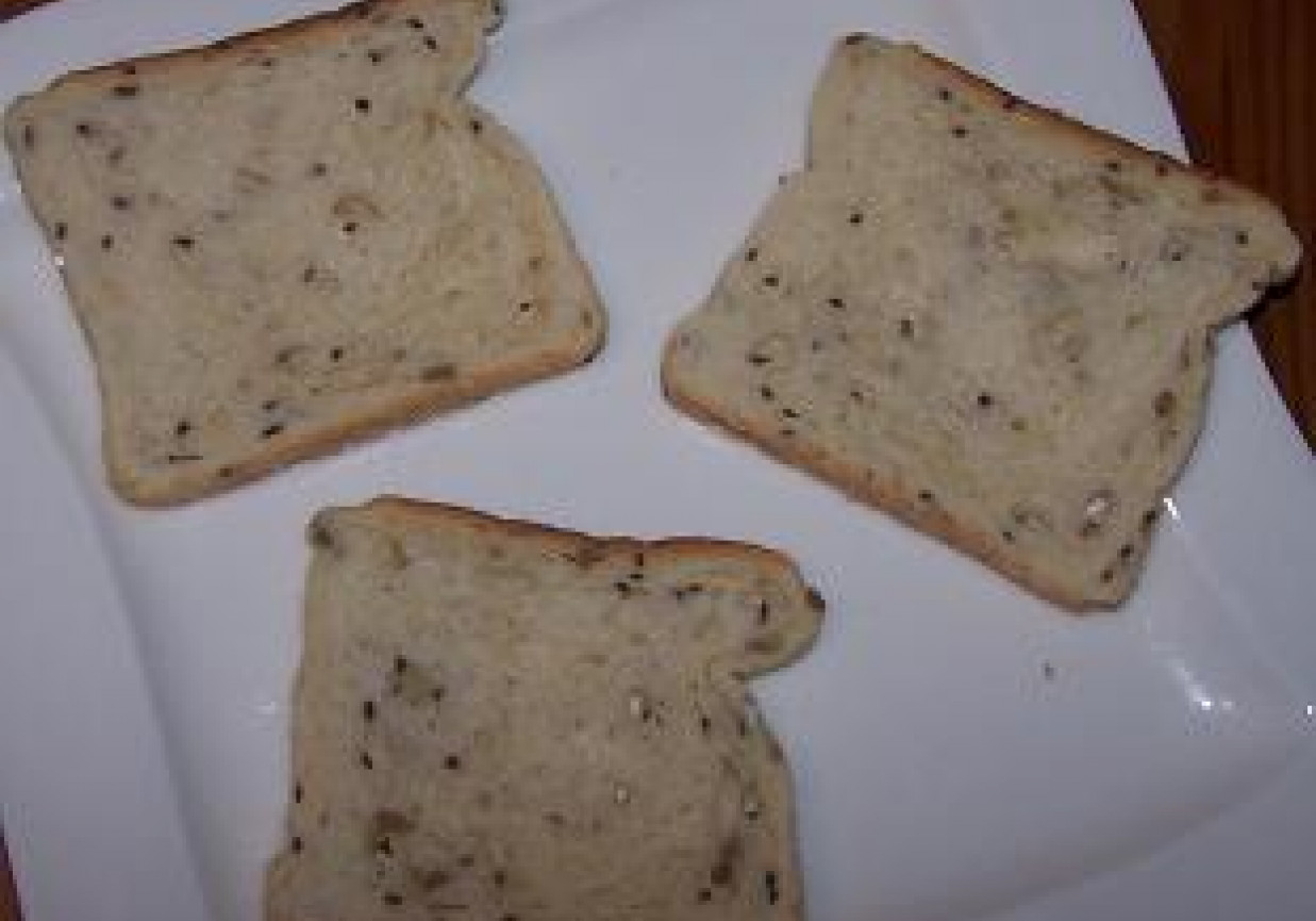 Zapiekanki na chlebie z ziarnami foto