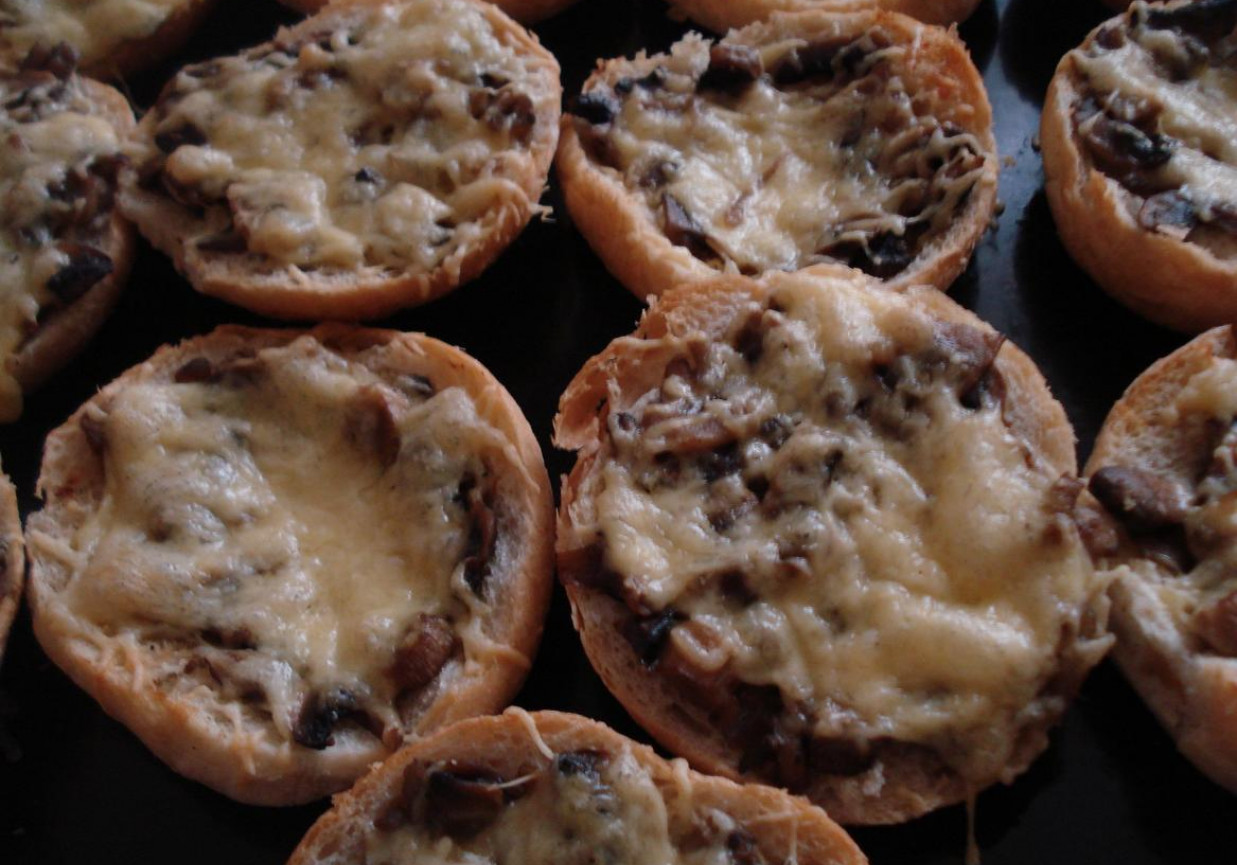 Zapiekanki pieczarkowo- serowe foto