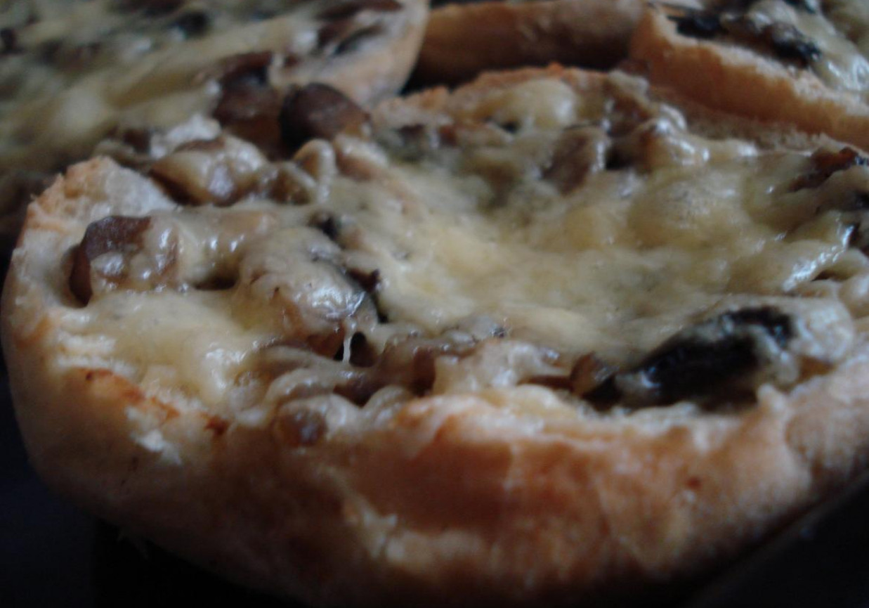 Zapiekanki pieczarkowo- serowe foto