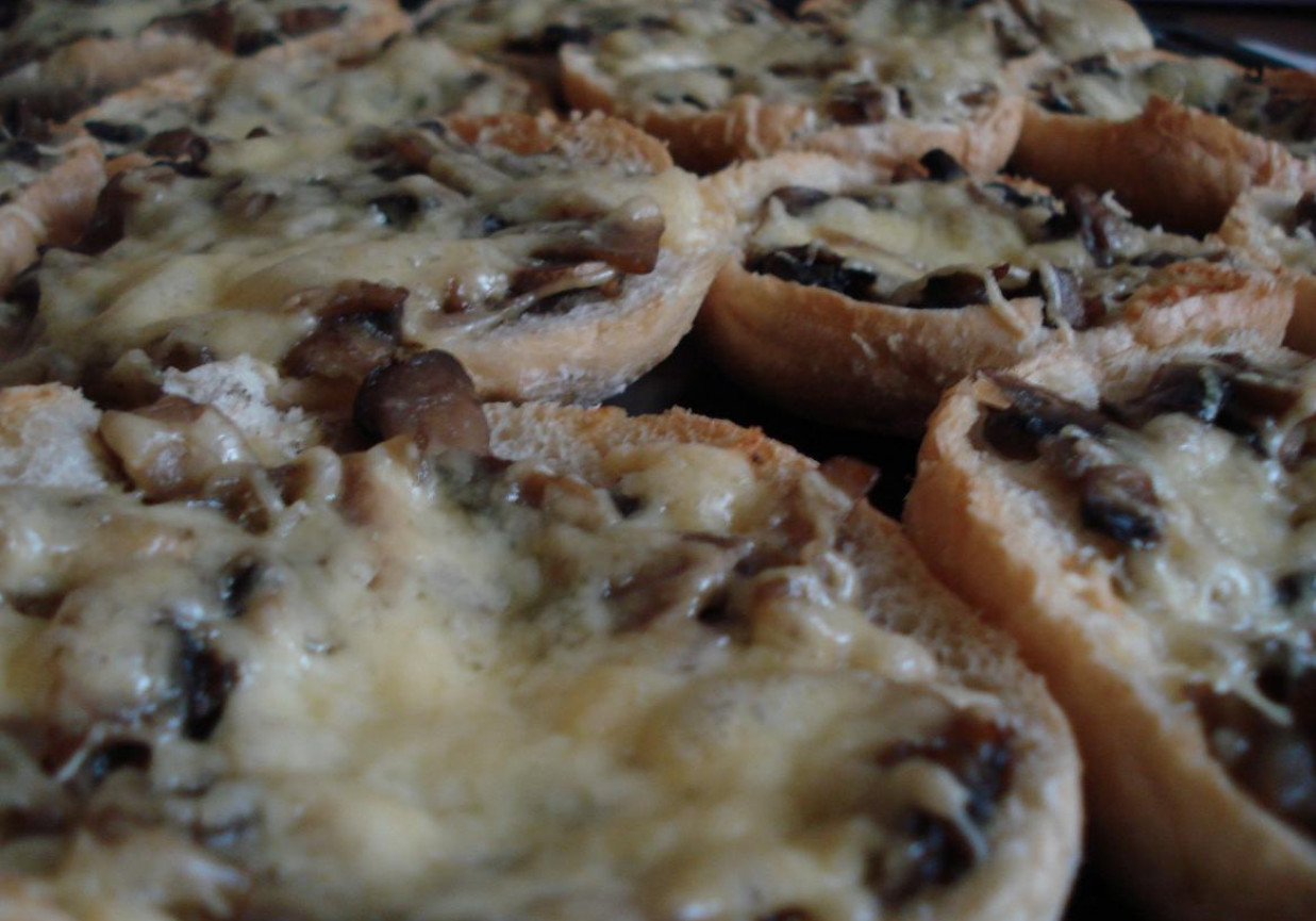 Zapiekanki pieczarkowo- serowe foto