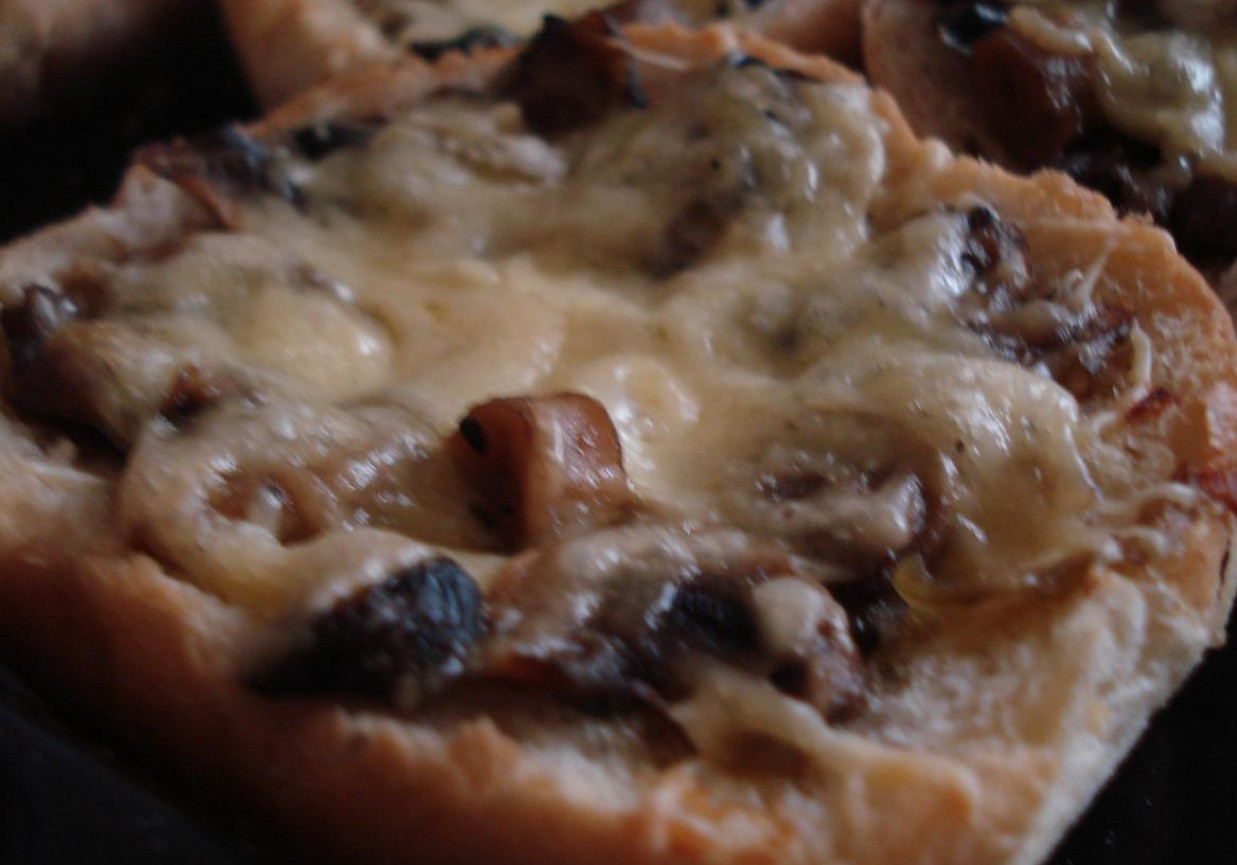 Zapiekanki pieczarkowo- serowe foto