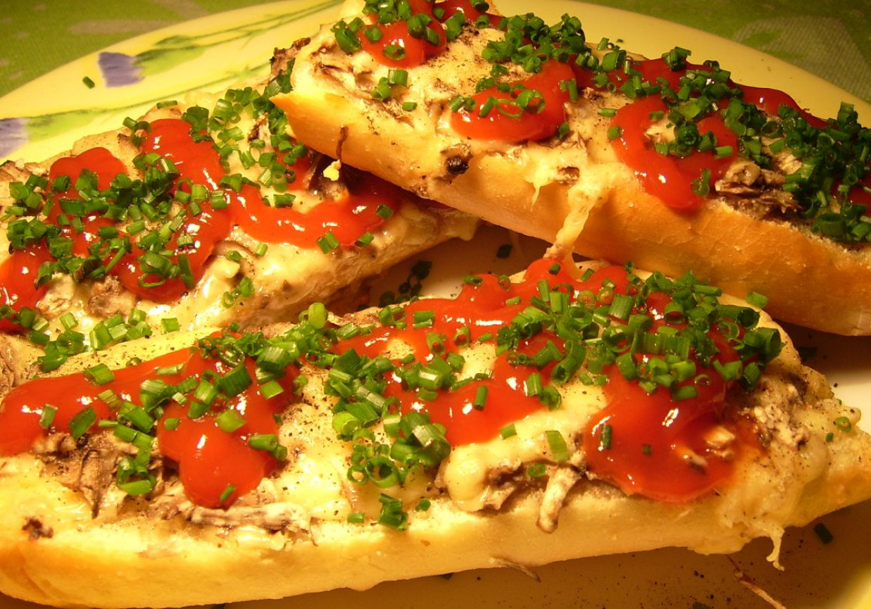 Zapiekanki z pieczarkami foto