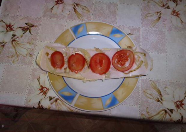 Fotografia przedstawiająca Zapiekanki z pomidorem