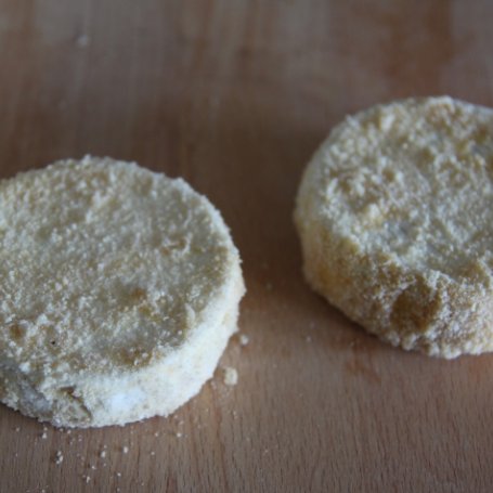 Krok 2 - Zapiekany camembert w panierce foto