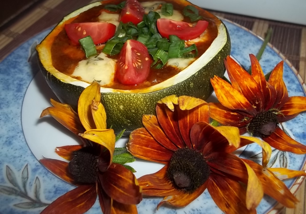 Zapiekany gulasz z kurczaka i cukinii foto