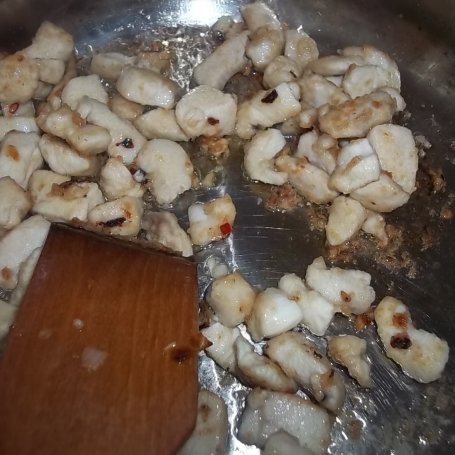Krok 11 - Zapiekany gulasz z kurczaka i cukinii foto