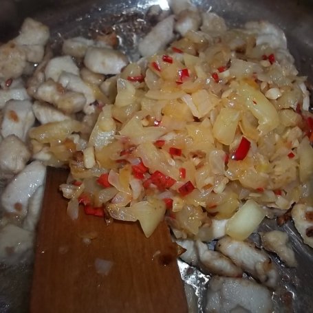Krok 12 - Zapiekany gulasz z kurczaka i cukinii foto
