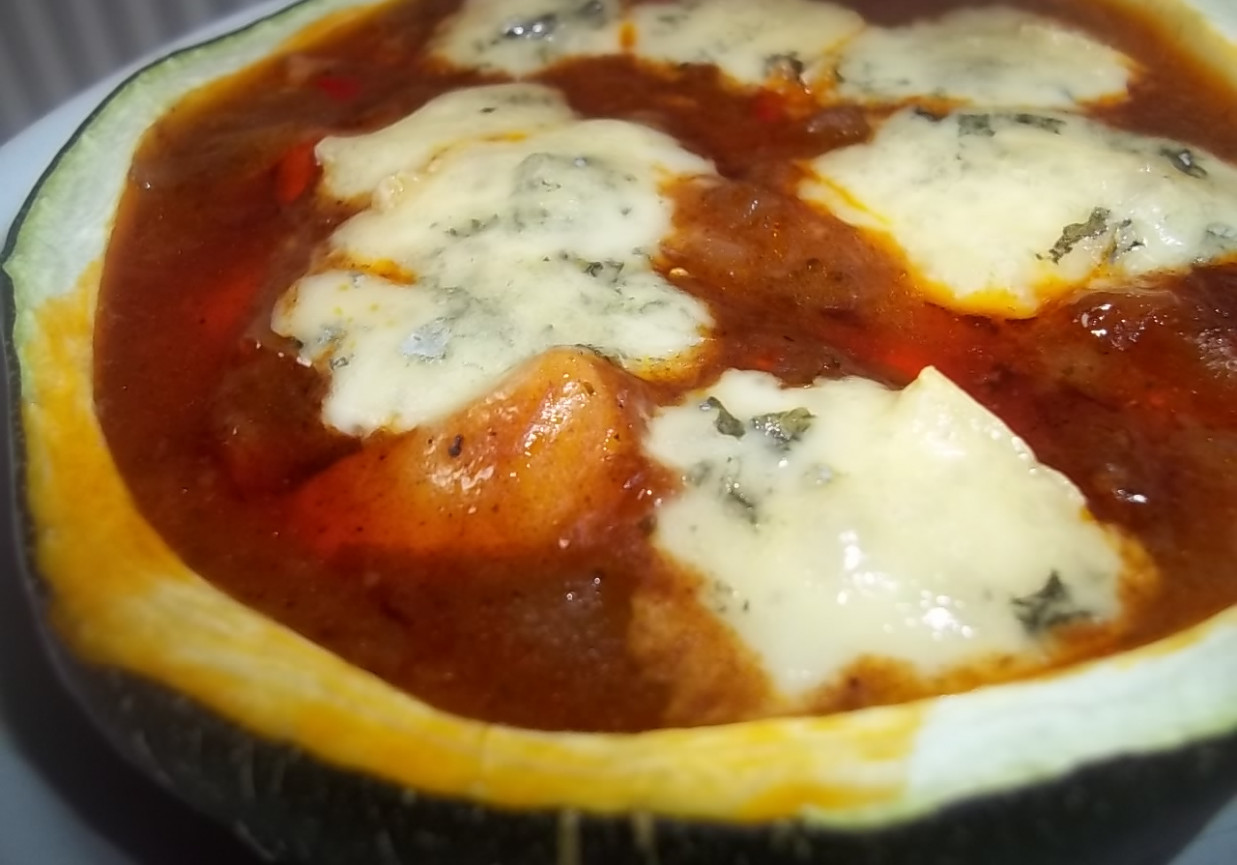 Zapiekany gulasz z kurczaka i cukinii foto