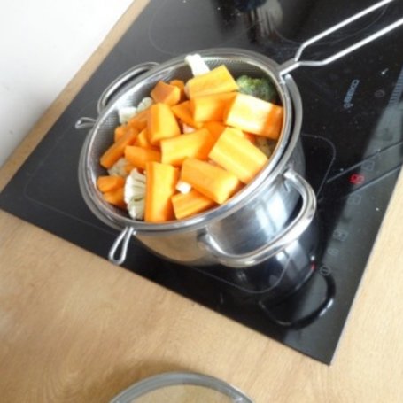 Krok 2 - Zapiekany karmazyn z warzywami gotowanymi na parze foto