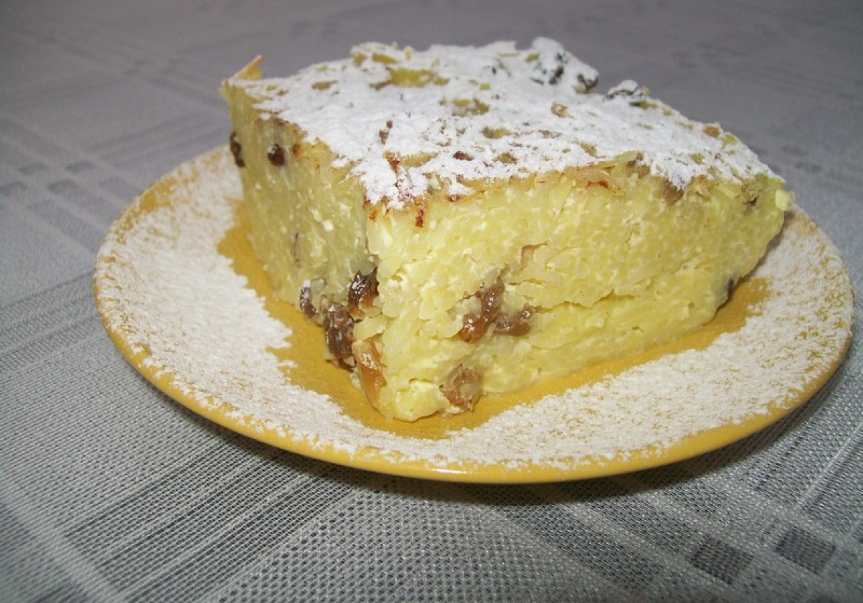 Zapiekany makaron z serem i rodzynkami foto