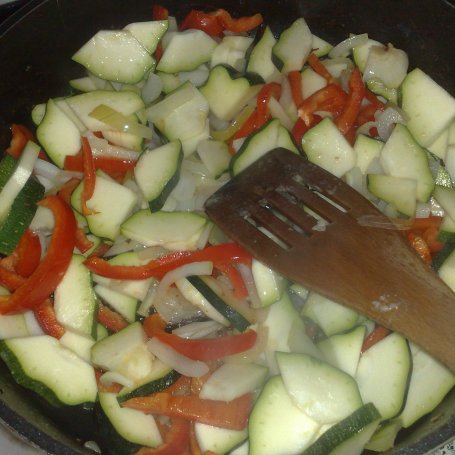 Krok 1 - zapiekany makaron z warzywami foto