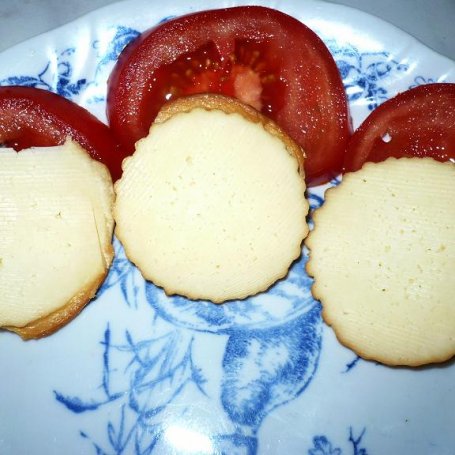 Krok 1 - Zapiekany oscypek z pomidorem foto