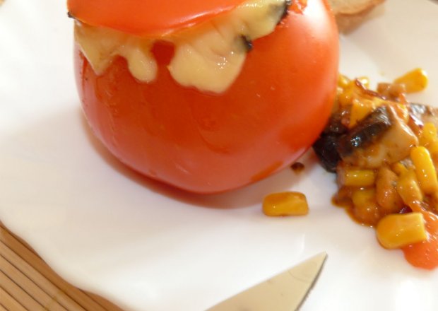 Fotografia przedstawiająca zapiekany pomidor
