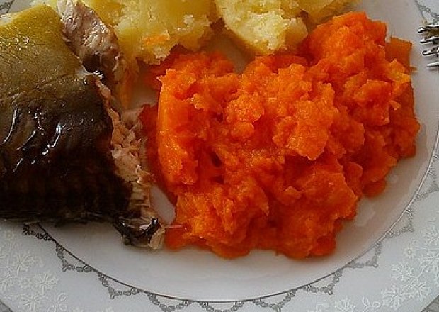 Fotografia przedstawiająca Zasmażana marchewka na słodko