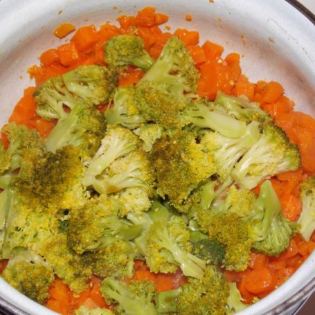 Krok 4 - Zasmażana marchewka z brokułem foto