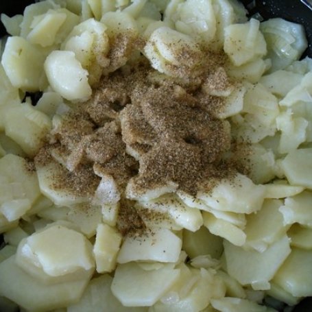 Krok 3 - Zasmażane ziemniaki z cebula foto