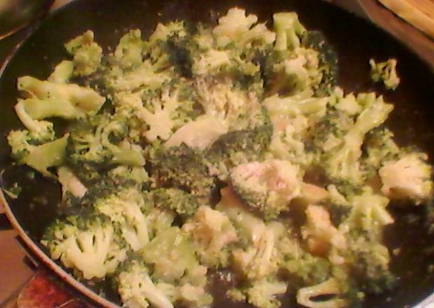 Fotografia przedstawiająca Zasmażany brokuł.