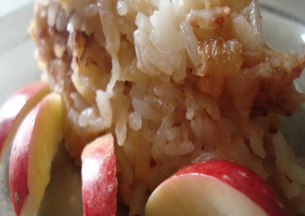 Fotografia przedstawiająca Zasmażany przysmak jabłkowo- ryżowy