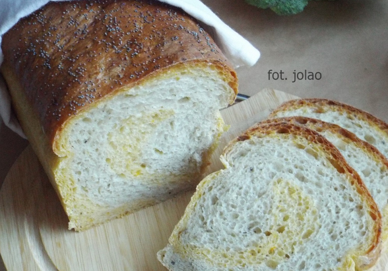 Zawijany chleb dyniowo-brokułowy foto
