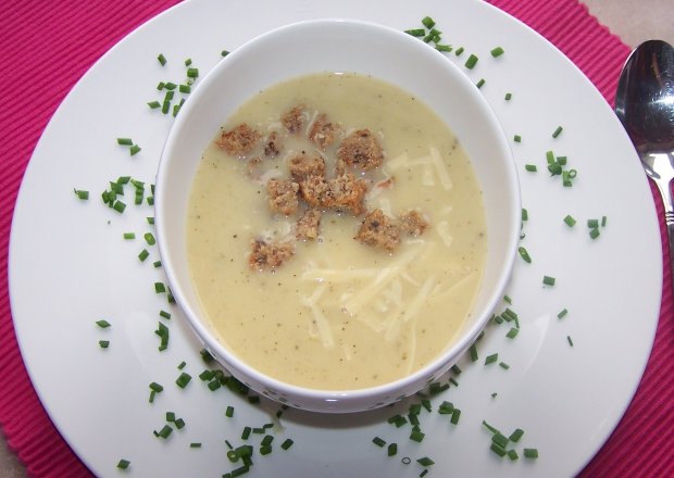 Fotografia przedstawiająca Zdrowa kalarepowa, czyli zupa kremowa