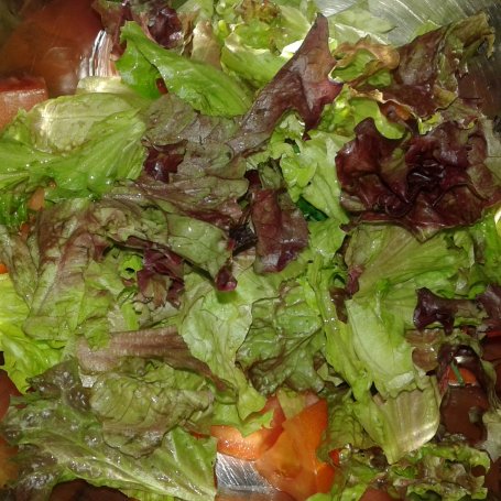 Krok 3 - Zdrowa sałatka warzywna foto