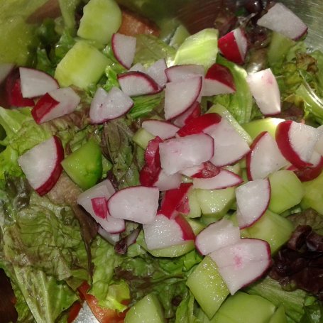 Krok 5 - Zdrowa sałatka warzywna foto