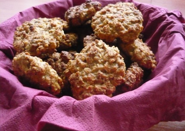 Fotografia przedstawiająca Zdrowe ciasteczka owsiane z granolą