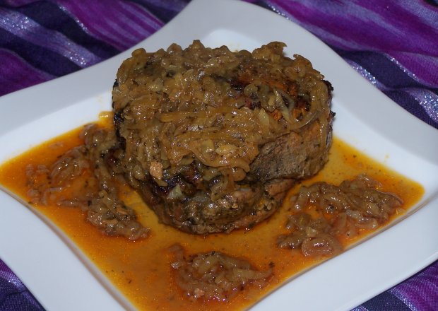 Fotografia przedstawiająca "Zdrowe" mięsko, czyli szynka pieczona w cebuli :)