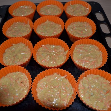 Krok 6 - Zdrowe muffinki marchewkowe foto