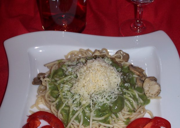 Fotografia przedstawiająca Zdrowo, bo zielono, czyli spaghetti w szpinakowym sosie :)
